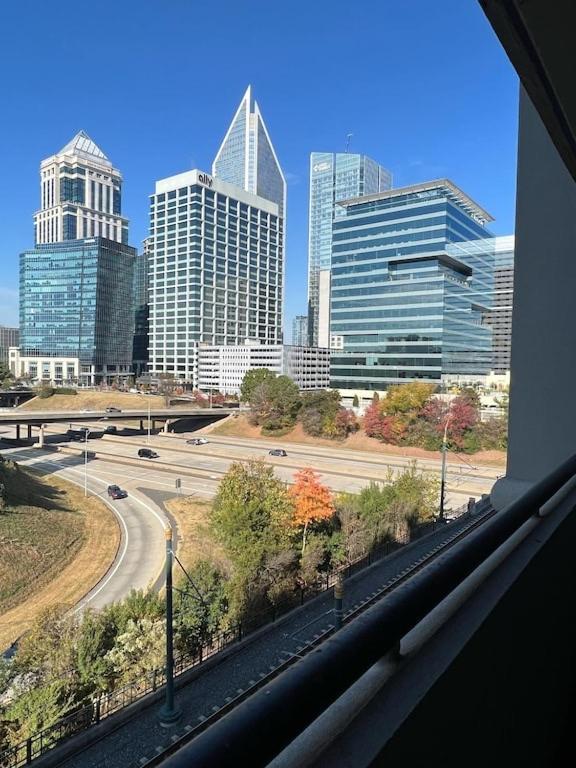 Spacious 2 Bedroom 2 Bathroom Apartment With Balcony In Uptown Charlotte! City Views & Free Parking! Ngoại thất bức ảnh