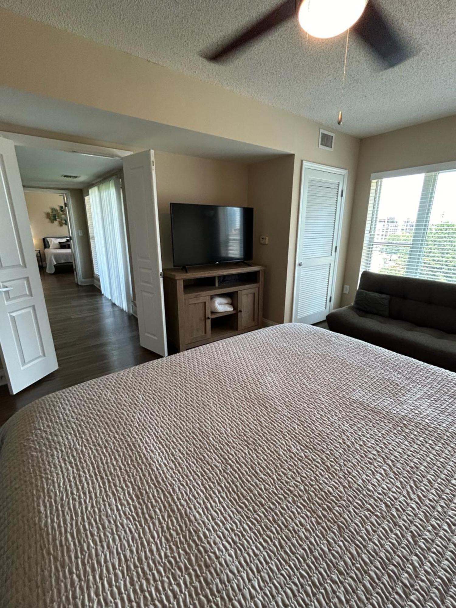 Spacious 2 Bedroom 2 Bathroom Apartment With Balcony In Uptown Charlotte! City Views & Free Parking! Ngoại thất bức ảnh