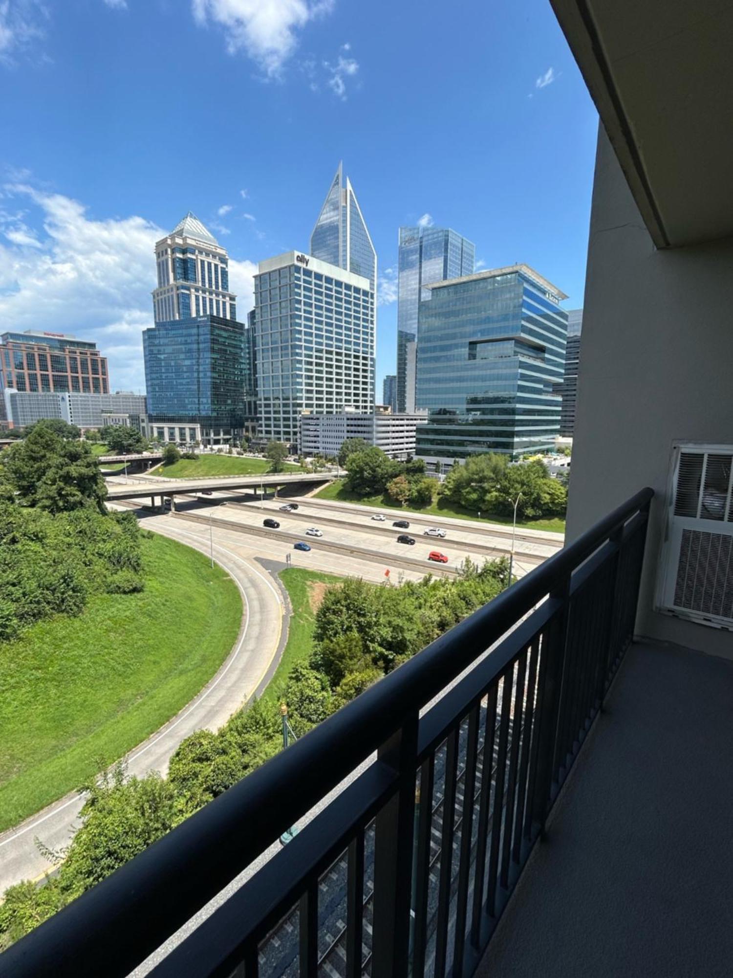Spacious 2 Bedroom 2 Bathroom Apartment With Balcony In Uptown Charlotte! City Views & Free Parking! Ngoại thất bức ảnh