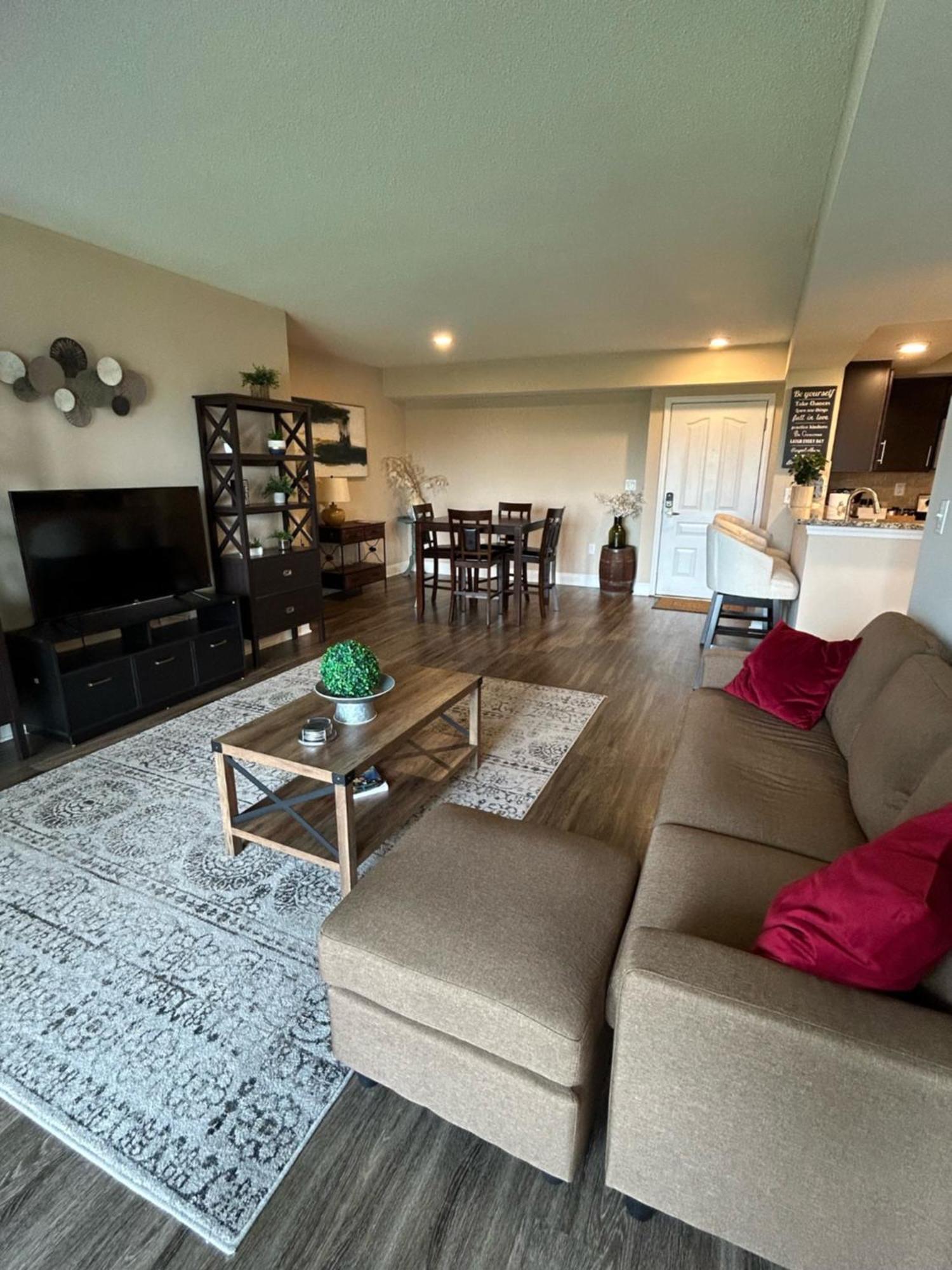 Spacious 2 Bedroom 2 Bathroom Apartment With Balcony In Uptown Charlotte! City Views & Free Parking! Ngoại thất bức ảnh