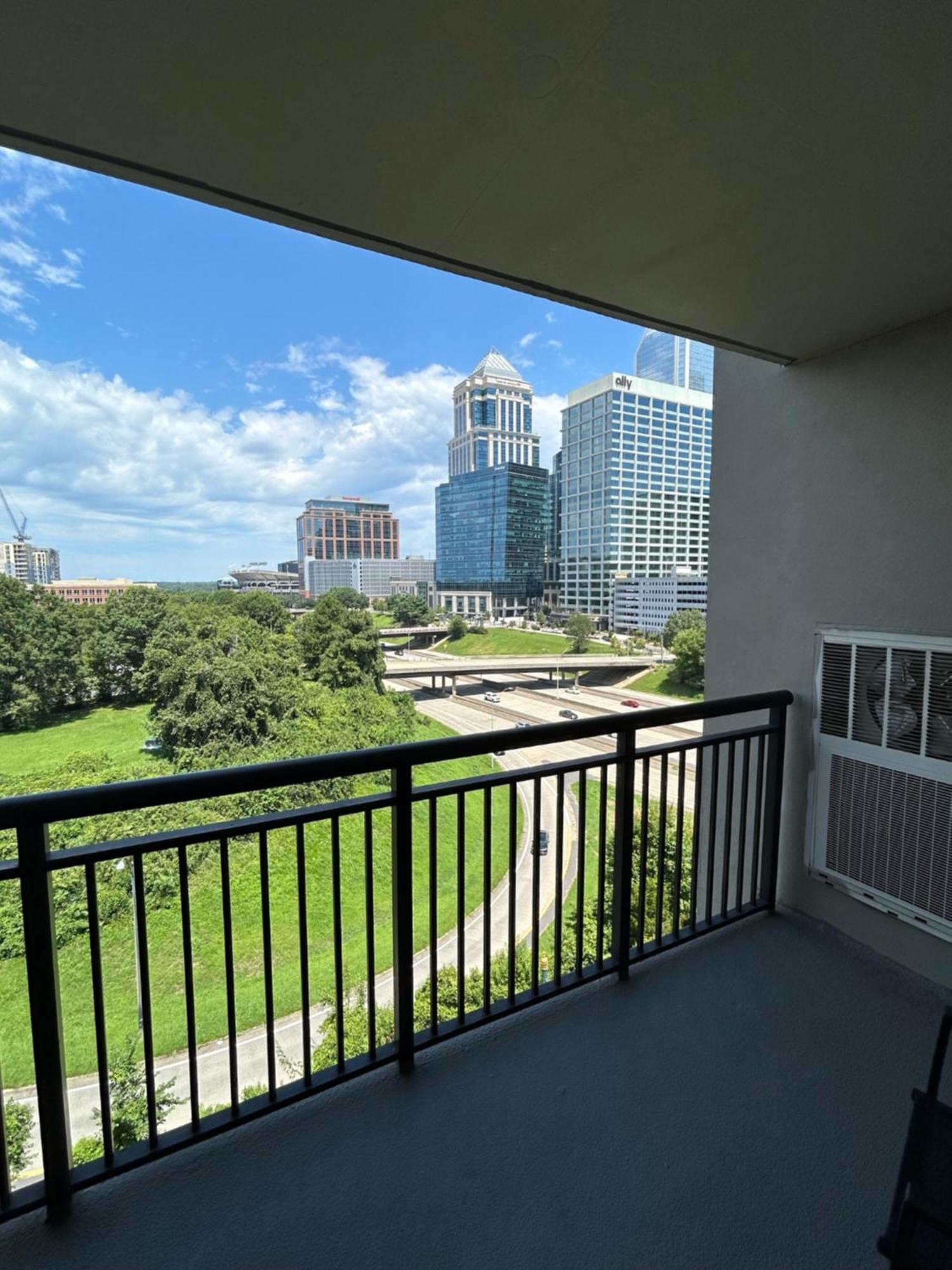 Spacious 2 Bedroom 2 Bathroom Apartment With Balcony In Uptown Charlotte! City Views & Free Parking! Ngoại thất bức ảnh